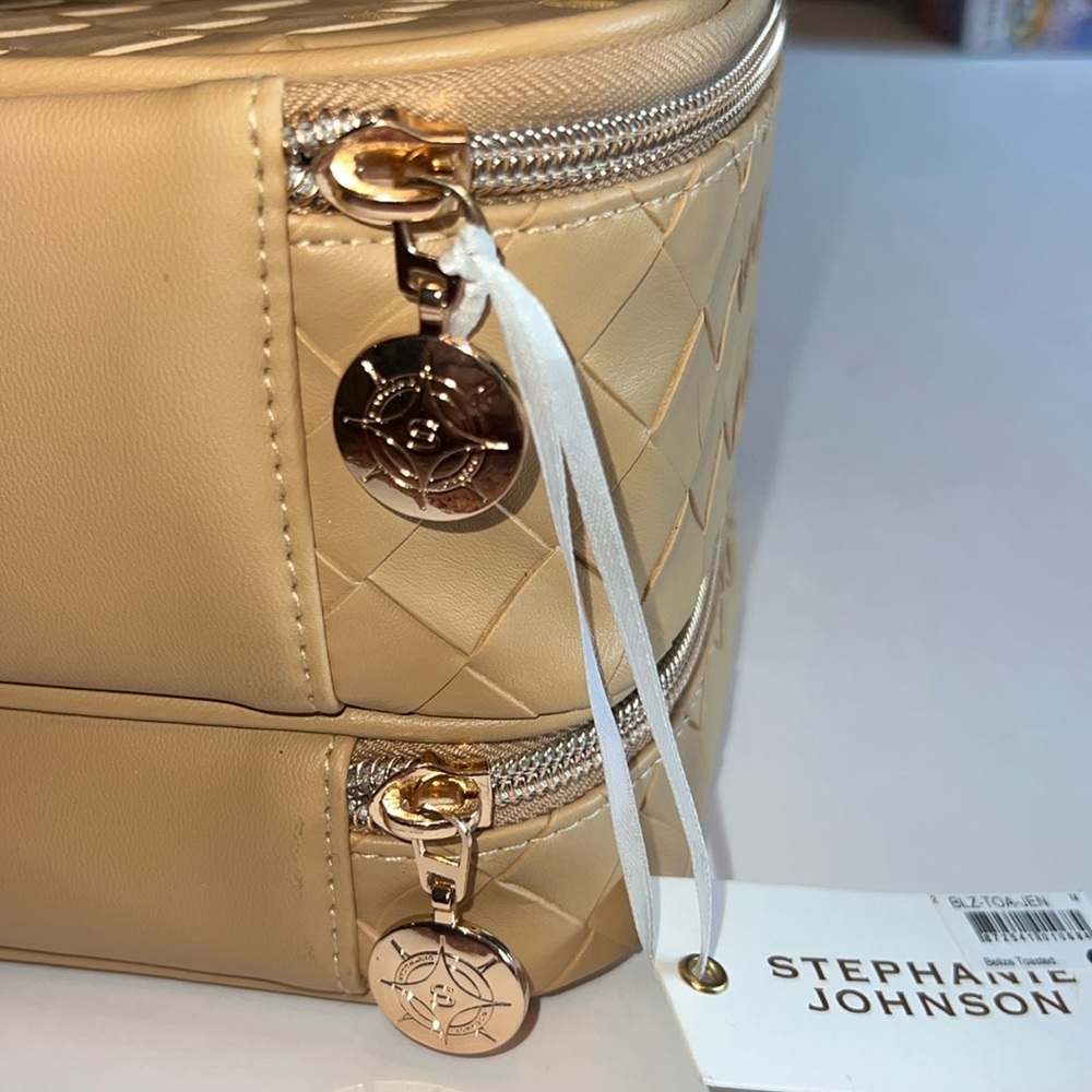 Stephanie Johnson Belize Jenny train case-NEW-interior bag not included-NWT - Picture 9 of 16